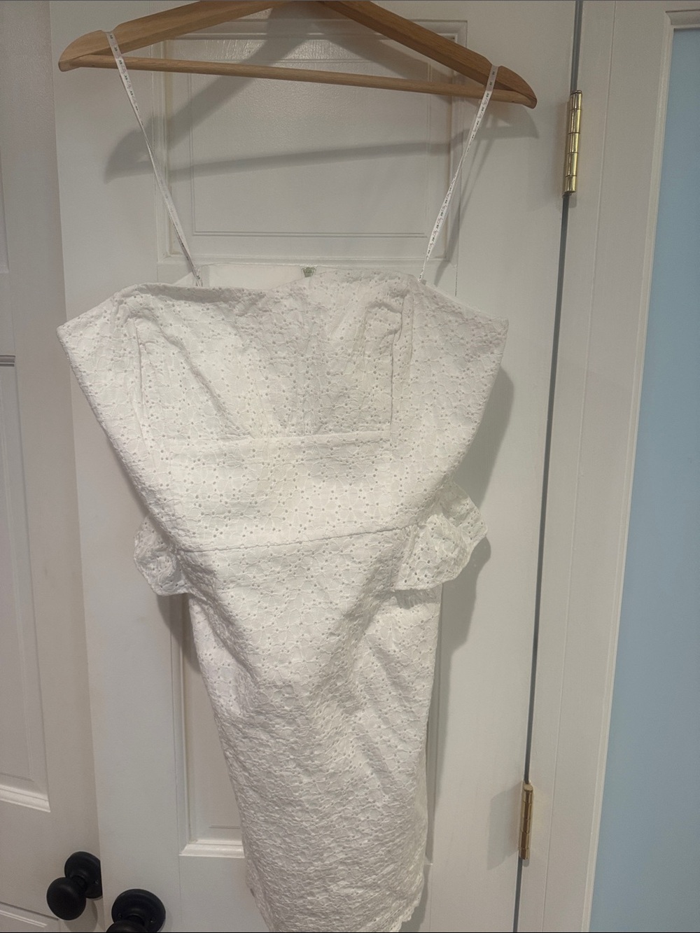 Lilly Pulitzer White Eyelet Strapless Sheath Dress/gold zipper back size 10